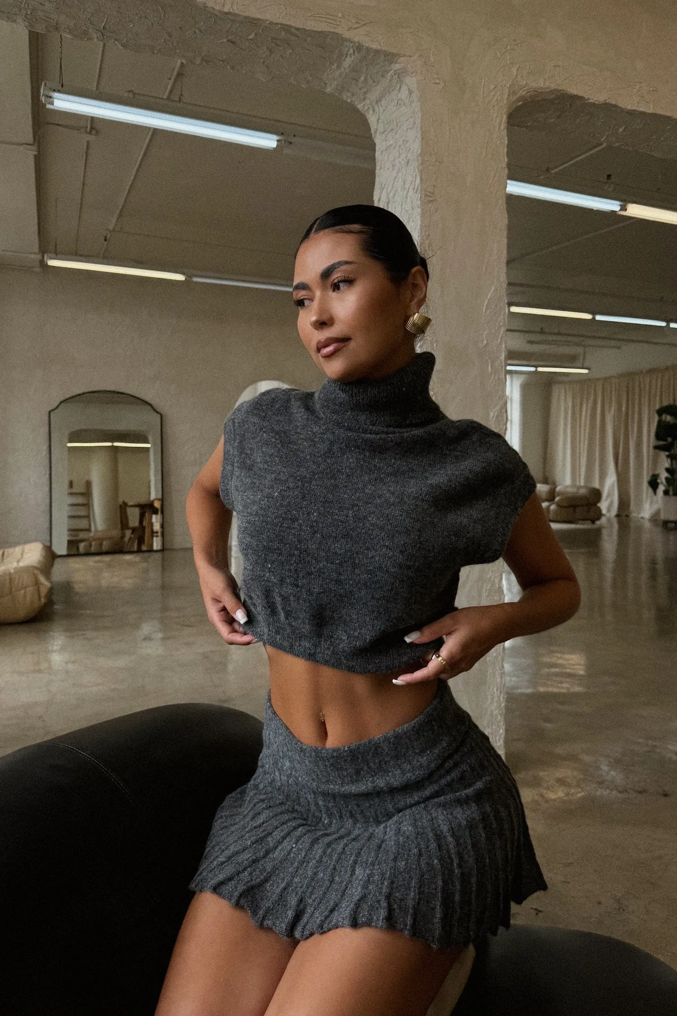 Anslie Turtle Neck Crop Top - Grey